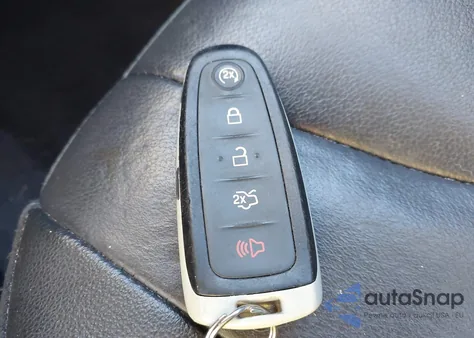 2018 Ford Focus Titanium z USA, uszkodzony, nr VIN 1FADP3N2XJL273199